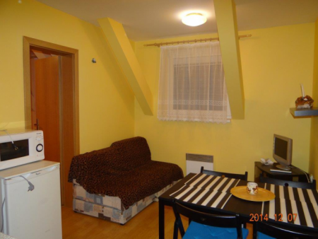 obývacia izba s kuchynským kútom